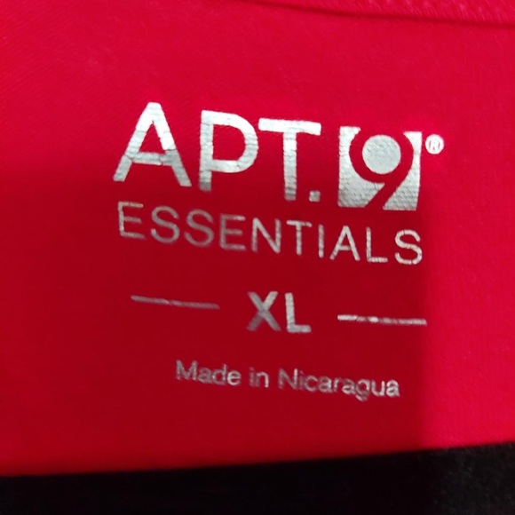 Women’s XL, lightly worn. Red, long sleeved Tshirt - Picture 3 of 3